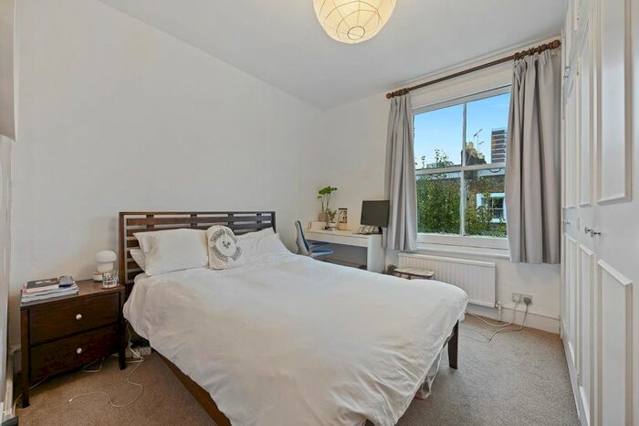 2 Bedroom Flat To Rent In Westwick Gardens, London, W14