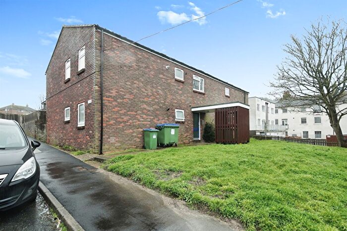 2 Bedroom Flat For Sale In Rectory Close, Newhaven, BN9