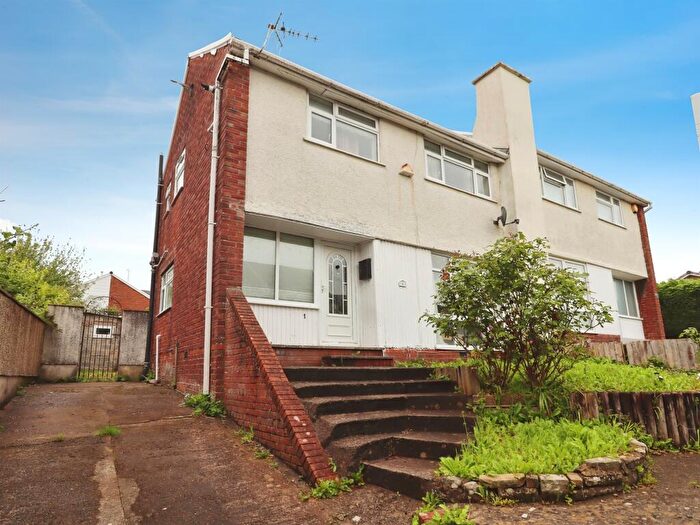 3 Bedroom Semi-Detached House For Sale In Parklands Road, Tonyrefail, Porth, CF39
