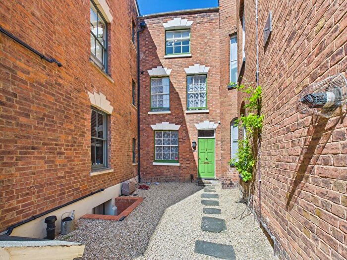 5 Bedroom Terraced House To Rent In Brunswick Road, Gloucester, GL1