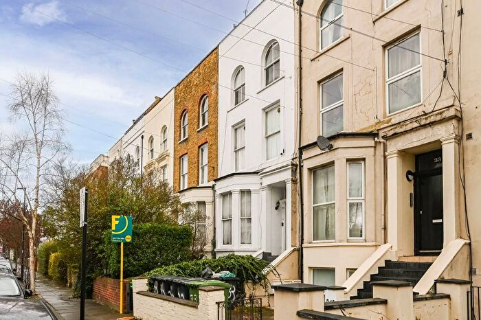 2 Bedroom Flat For Sale In Yonge Park, Finsbury Park, London, N4