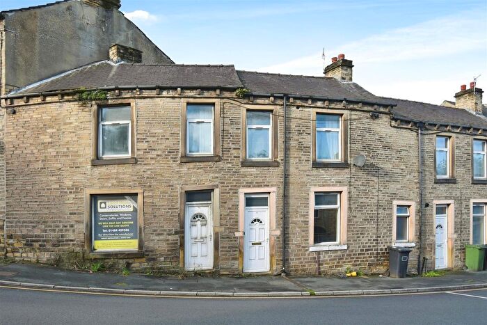 3 Bedroom Terraced House To Rent In Woodhead Road, Huddersfield, HD4