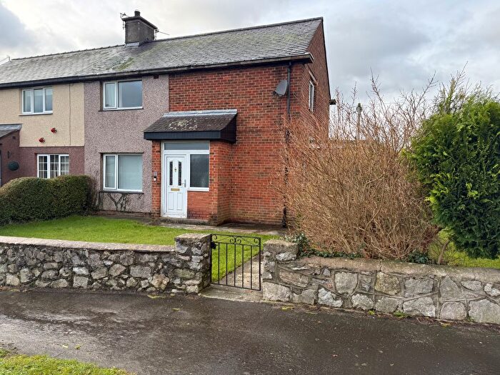 3 Bedroom End Of Terrace House To Rent In Bryn Paun, Llangoed, LL58