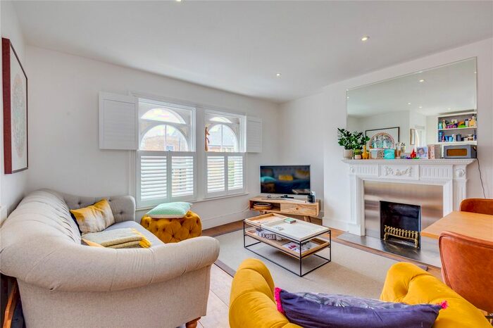 2 Bedroom Flat To Rent In Victoria Rise, London, SW4