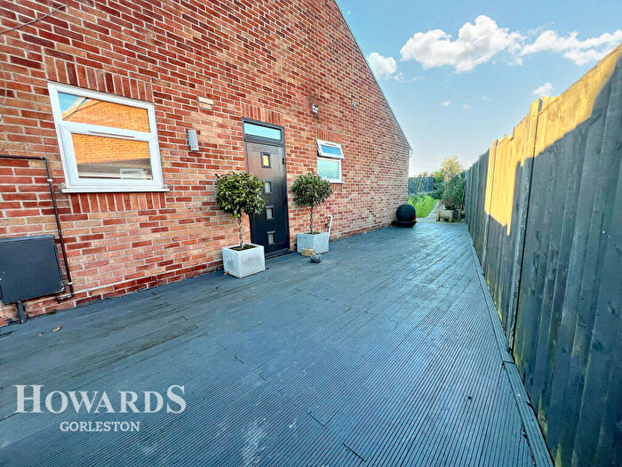 2 Bedroom Semi-Detached Bungalow For Sale In Flowerday Close, Hopton, NR31