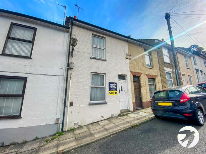 3 Bedroom House To Rent In Edward Street, Chatham, Kent, ME4