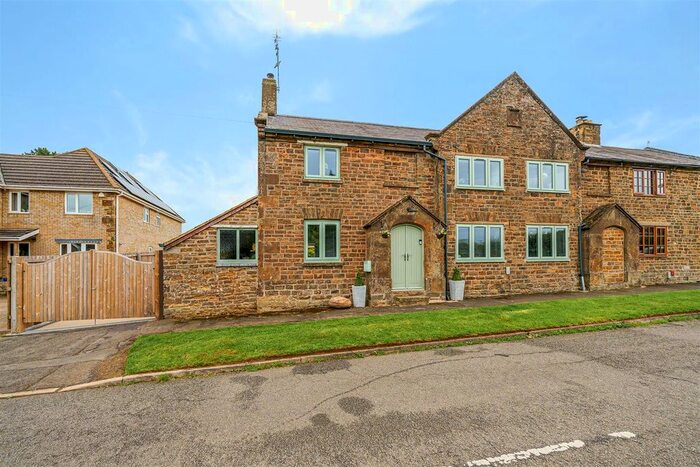 4 Bedroom Property For Sale In The Broadway, Norton, Daventry, NN11
