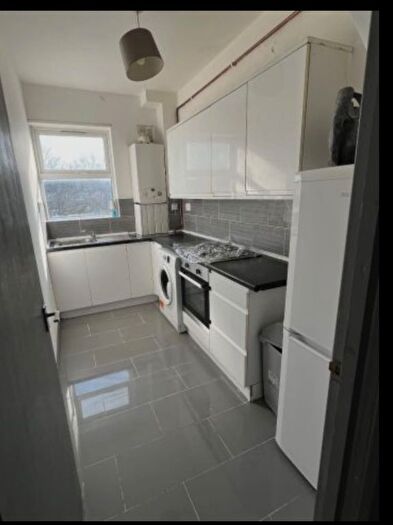 3 Bedroom Flat To Rent In Brockley Road, London, SE4
