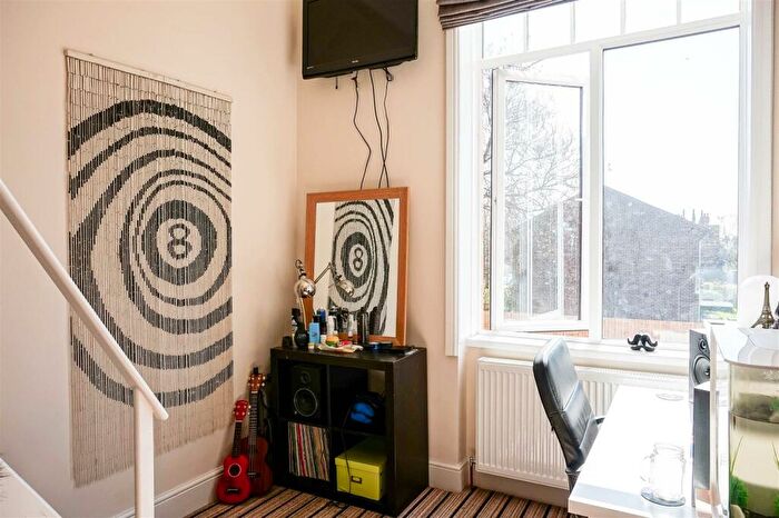 2 Bedroom Apartment To Rent In Ash Grove, Leeds, LS6
