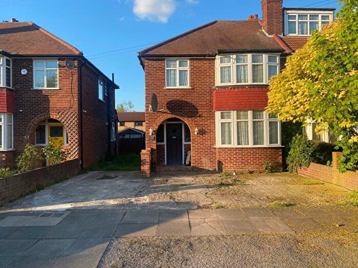 4 Bedroom Semi-Detached House To Rent In Stirling Road, Hayes, UB3