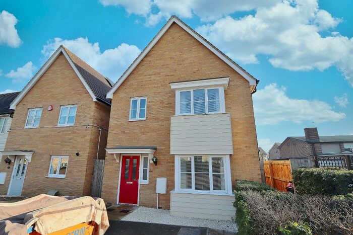 4 Bedroom Detached House To Rent In Sudbury Close, Harold Hill, Romford, RM3