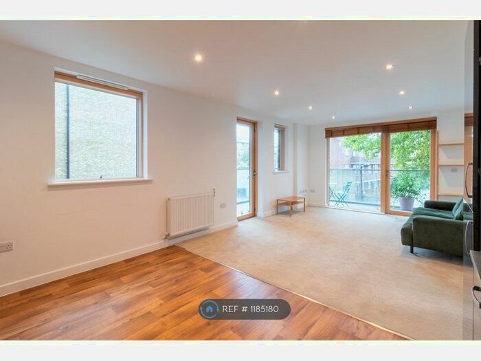 2 Bedroom Flat To Rent In Leyland Court, London, SE15