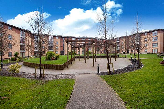1 Bedroom Flat To Rent In Commonwealth Drive, Howlands Court, RH10