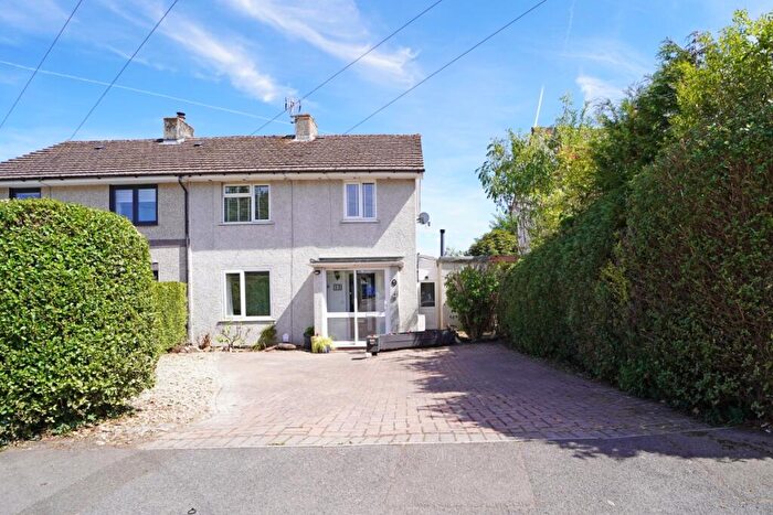 3 Bedroom Semi-Detached House For Sale In Orange Close, Highworth, SN6