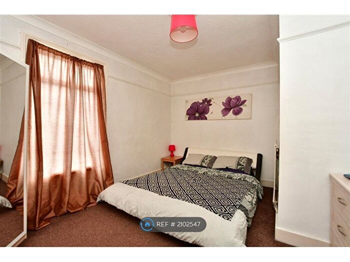 5 Bedroom Terraced House To Rent In Richmond Road, Gillingham, ME7
