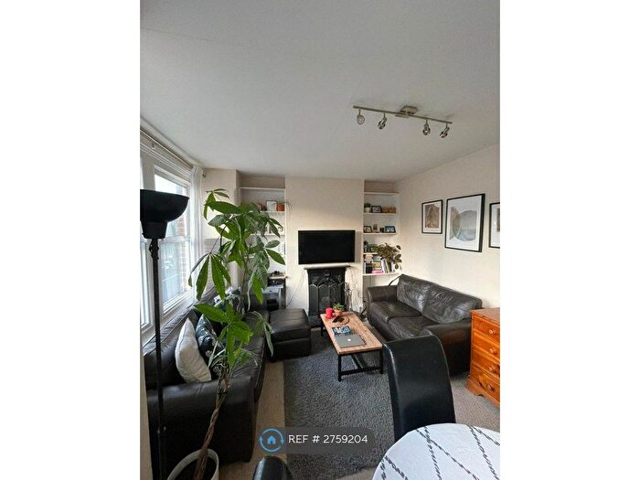 2 Bedroom Maisonette To Rent In Merton Road, London, SW18