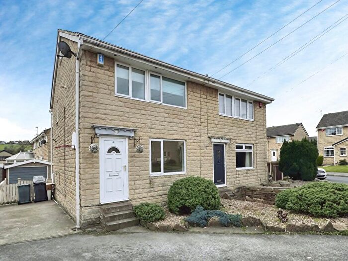 3 Bedroom Semi Detached House For Sale In Clarence Street, Cleckheaton, BD19