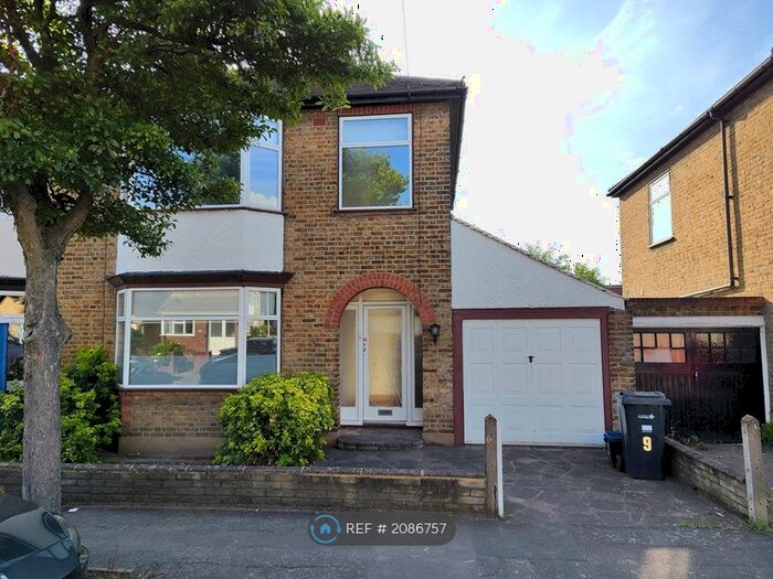 3 Bedroom Semi-Detached House To Rent In Essex Road, London, E18