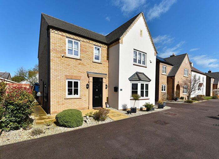 4 Bedroom Detached House For Sale In Wrights Way, Fenstanton, PE28