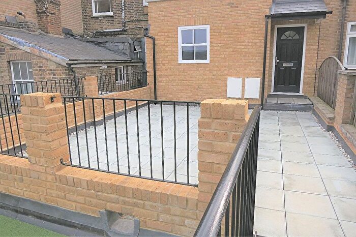 1 Bedroom Flat To Rent In Broad Street, Central Tedd, Mins Walk Station, TW11