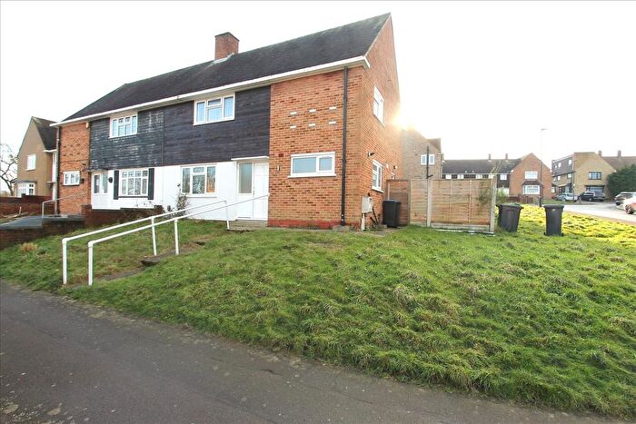 4 Bedroom Property To Rent In Roundhill Drive, London, EN2