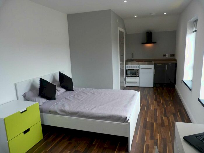 1 Bedroom Studio To Rent In City Road, Roath, CF24