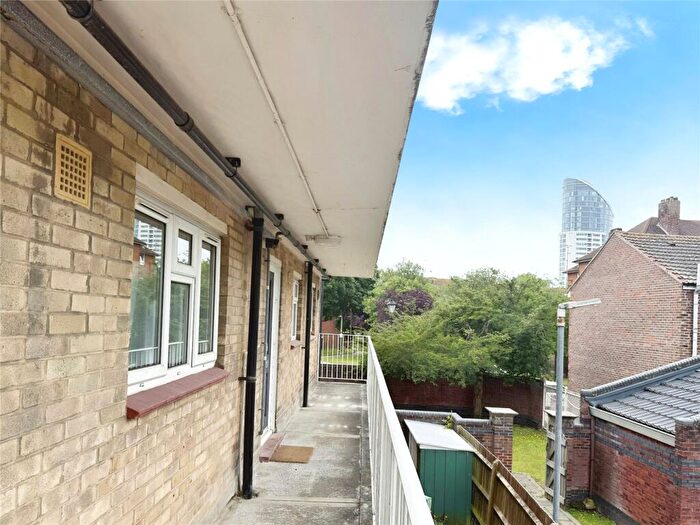 2 Bedroom Flat To Rent In Bishop Street, Portsmouth, Hampshire, PO1