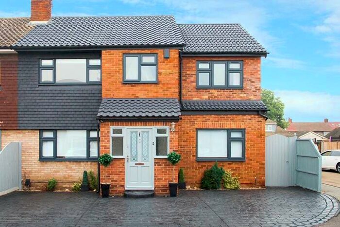 6 Bedroom Semi-Detached House To Rent In Davies Close, Rainham, RM13