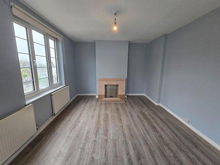 2 Bedroom Flat To Rent In Village Way, Beckenham, BR3