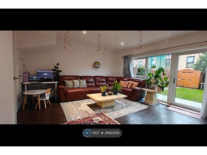 3 Bedroom Terraced House To Rent In Dowletts Road, Dagenham, RM8