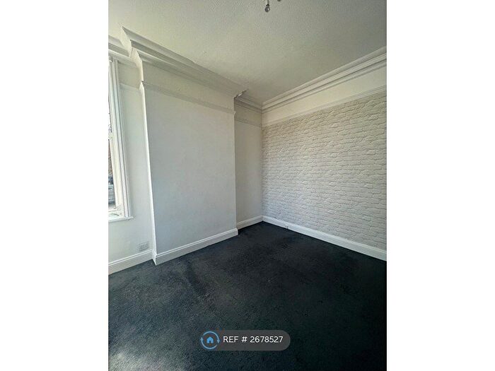 Studio To Rent In Emma Court, Rochester, ME1