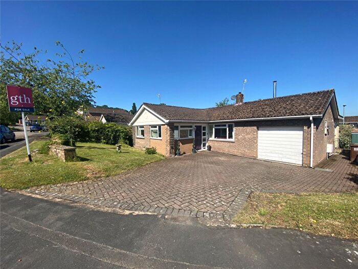 4 Bedroom Bungalow For Sale In Lime Tree Mead, Tiverton, Devon, EX16