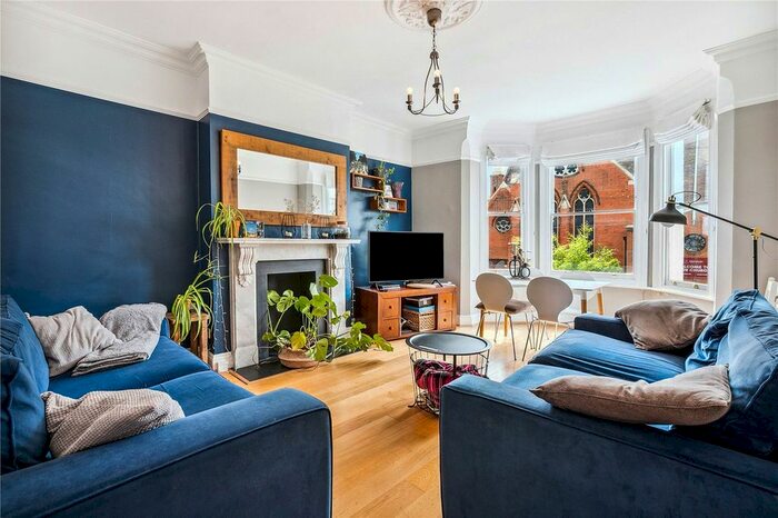 2 Bedroom Flat To Rent In Malwood Road, London, SW12