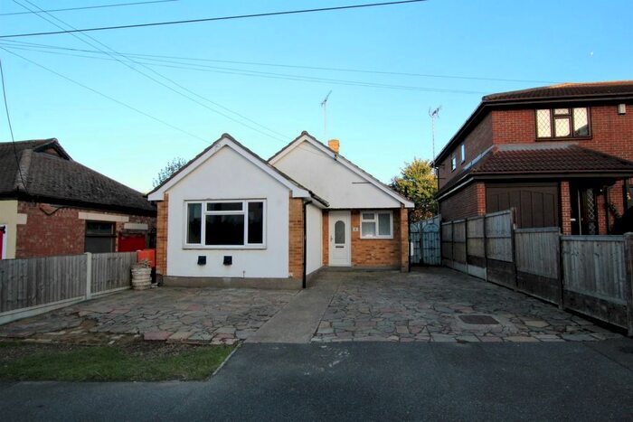 2 Bedroom Detached House To Rent In Crouch Drive, SS11