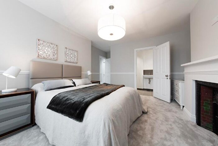 2 Bedroom Flat To Rent In Rosendale Road, West Dulwich, London, SE21