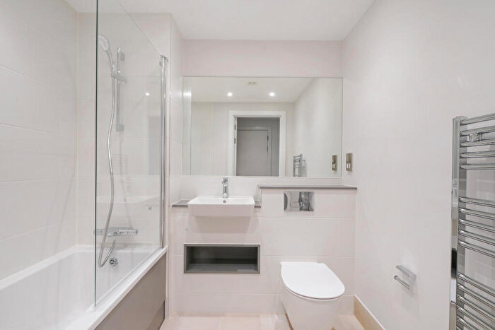 2 Bedroom Apartment To Rent In Francis House, SL6