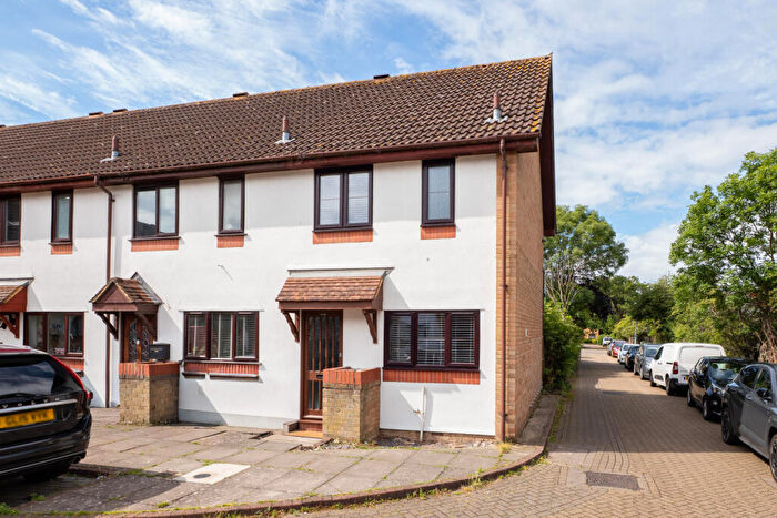 2 Bedroom End Of Terrace House For Sale In Boscombe Road, Worcester Park, KT4