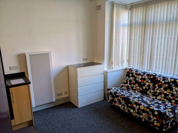 Studio To Rent In Poplar Avenue, Edgbaston, Birmingham, B17
