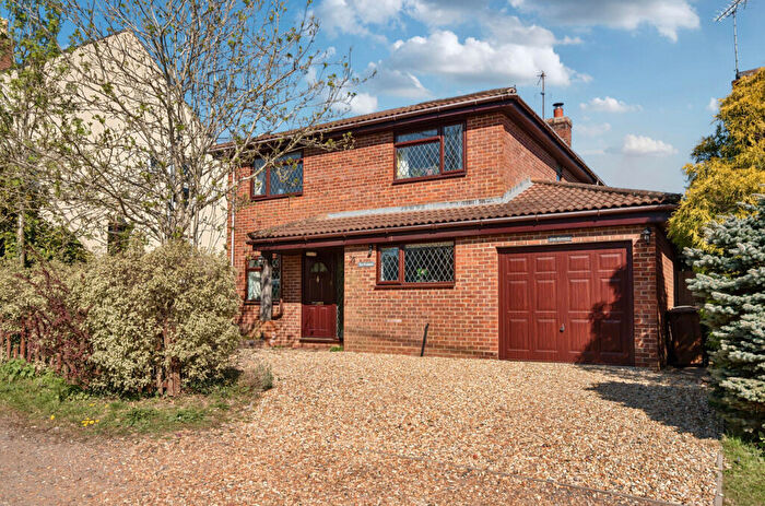 4 Bedroom Detached House For Sale In Pinewood Road, Ash, Surrey, GU12