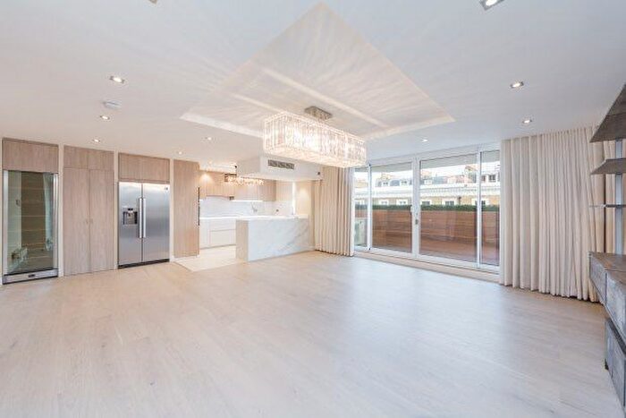 3 Bedroom Flat To Rent In Cheyne Walk, London, SW3