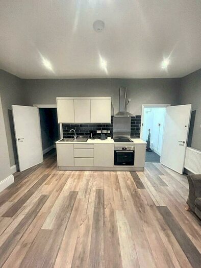 1 Bedroom Flat To Rent In City Road, St Pauls, Bristol, BS2