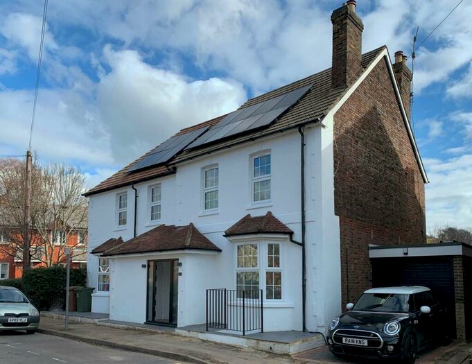5 Bedroom Detached House To Rent In Victoria Road, Guildford, GU1
