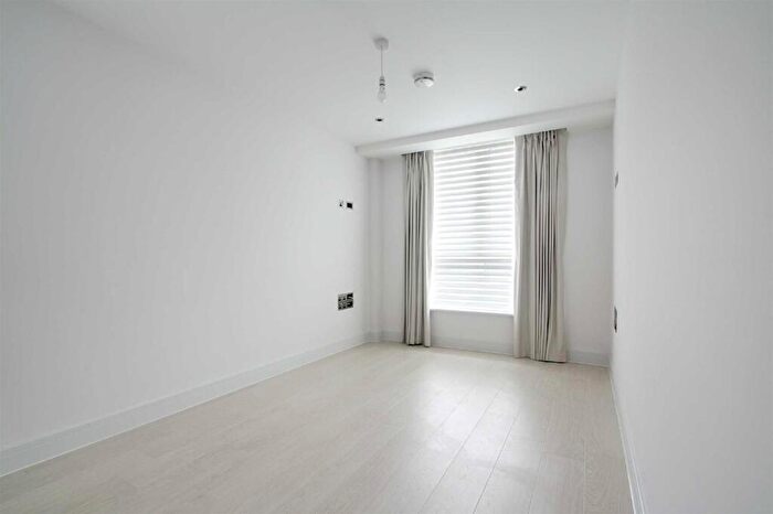 1 Bedroom Apartment To Rent In High Street, Berkhamsted, HP4