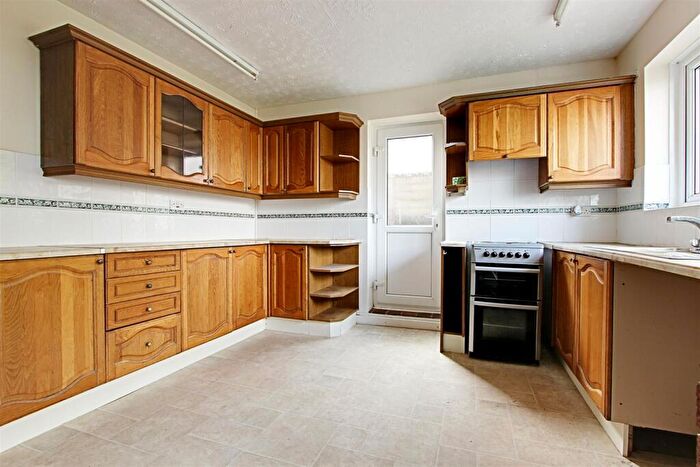 2 Bedroom Detached Bungalow For Sale In Ringwood Road, Brimington, Chesterfield, Derbyshire, S43