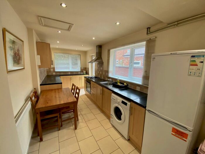 4 Bedroom Terraced House To Rent In Beaconsfield Road, Leicester, LE3