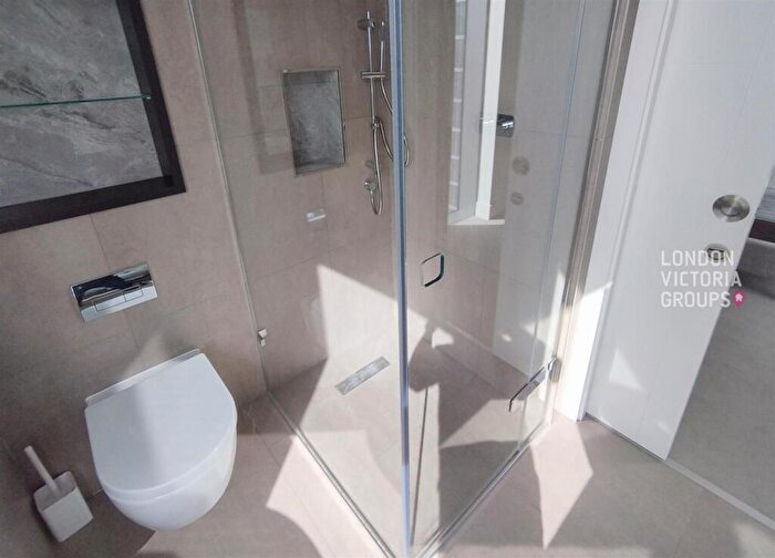 2 Bedroom Apartment To Rent In Carrara Tower, Bollinder Place, London, EC1V