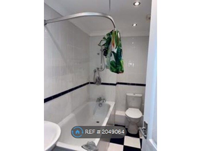 2 Bedroom Flat To Rent In Cavendish Road, London, SW12