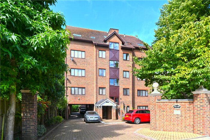 2 Bedroom Flat To Rent In High Road, London, N20