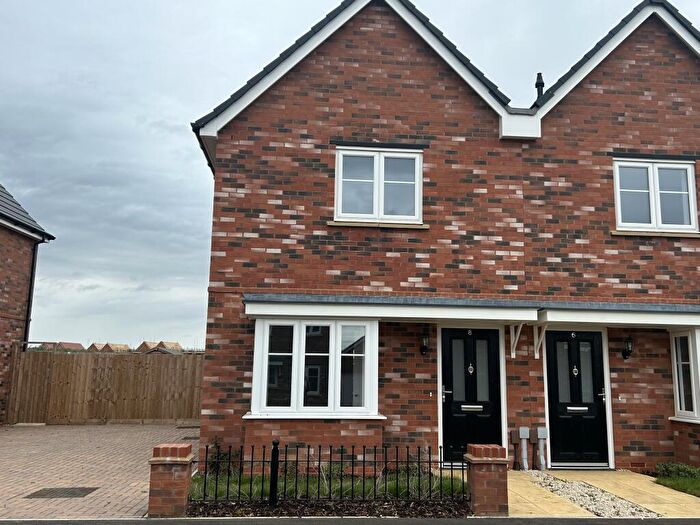 2 Bedroom House To Rent In Sparrowhawk Crescent, Northampton, NN4