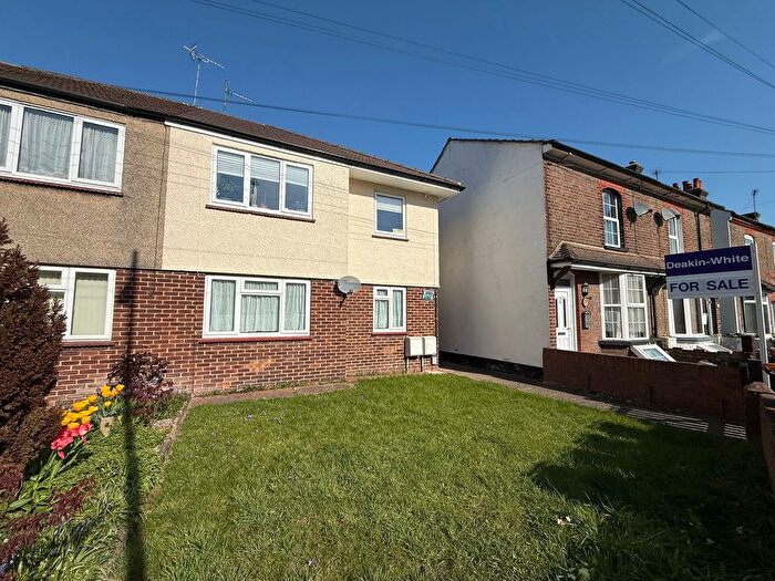 2 Bedroom Maisonette For Sale In Chiltern Road, Dunstable, LU6